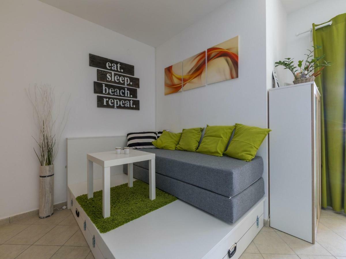 Apartment Color Green Dramalj Exterior photo